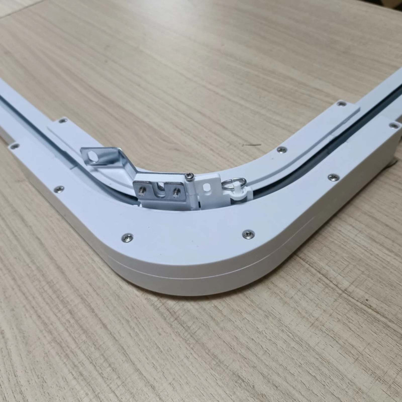 A fastener for a curtain rod